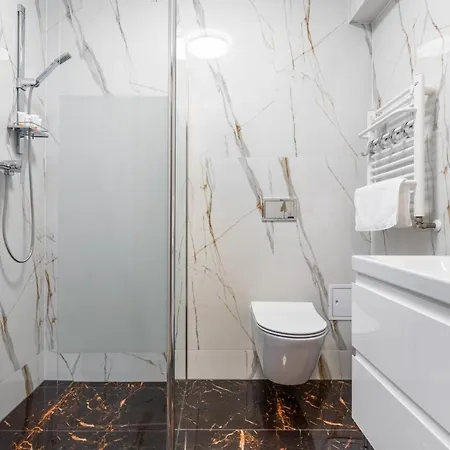 Apartament Planeta 300 Z Garazem By Renters شقة *