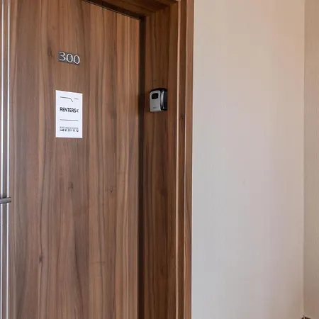 Apartament Planeta 300 Z Garazem By Renters شقة