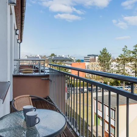 Apartament Planeta 300 Z Garazem By Renters شقة *