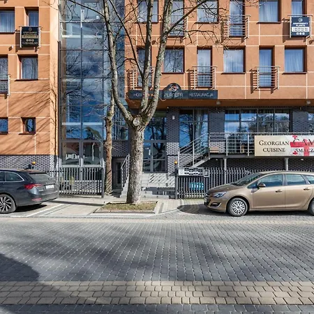 Apartament Planeta 300 Z Garazem By Renters شقة